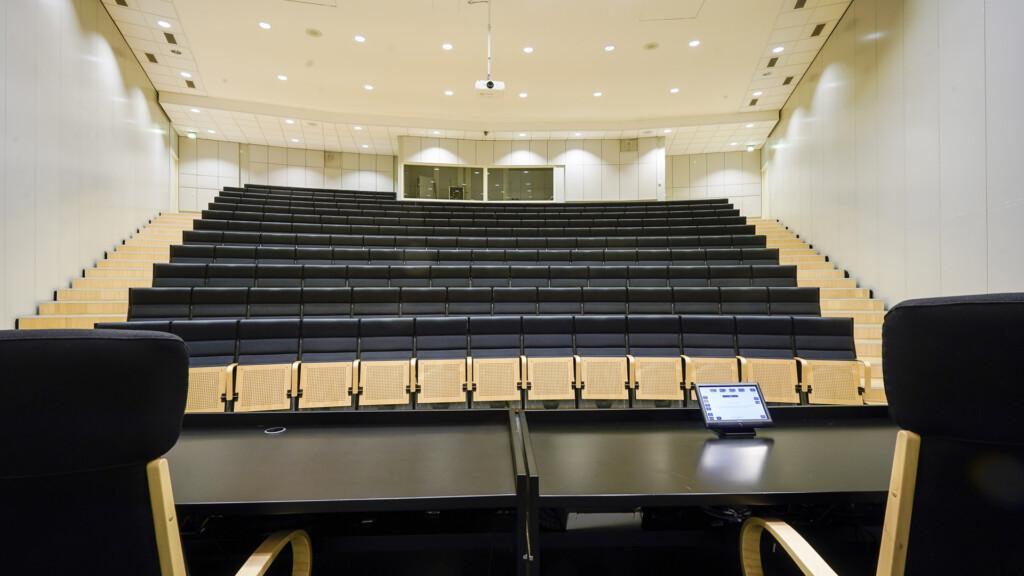 Framin auditorio 2, jossa 206 paikkaa seminaareihin ja koulutuksiin.